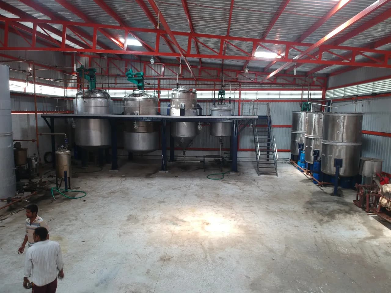 Stainless steel reactor vessels in the fermentation hall